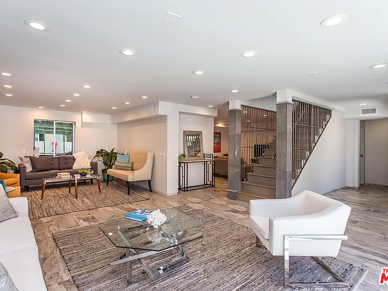 615 6th Ave #1/2 — Photo 31