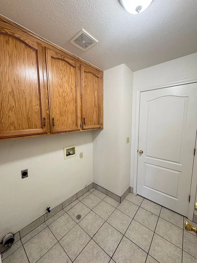 Available now NE Visalia home for rent in a desirable neighborhood! — Photo 2