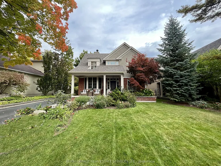 33 Howard Ave — Photo 2