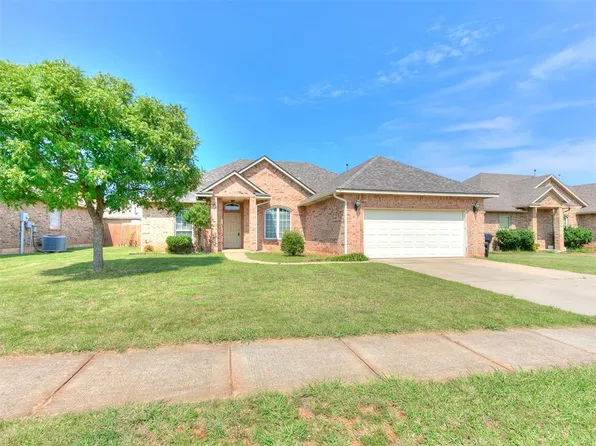 929 NE 28th St, Moore, OK 73160