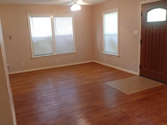 2nd image of 111 Huisache St