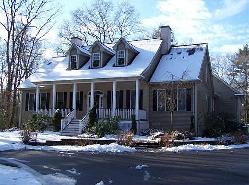 1st image of 228 Poquanticut Ave