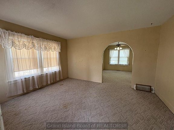 4th image of 2507 W Charles St
