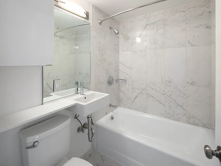 Crystal Tower Apartments — Photo 24