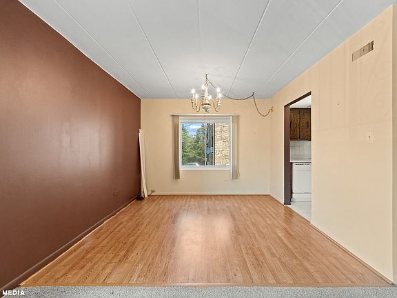 4th image of 10416 S Mansfield Ave #103