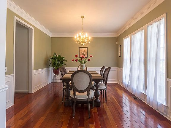2nd image of 106 Cawley Ct