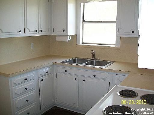 2nd image of 912 Zanderson Ave