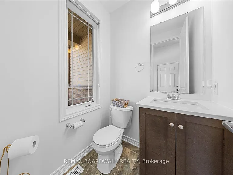 446 Meadowbreeze Dr — Photo 4