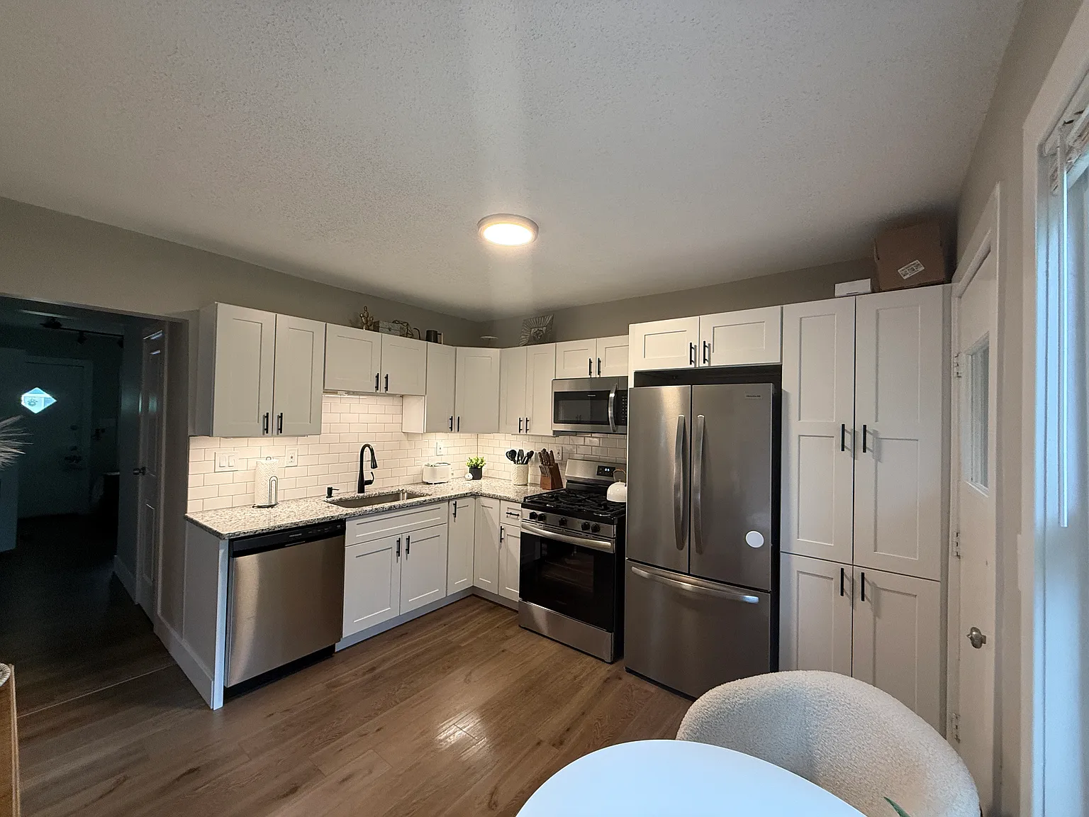 2 bed, 860 sqft, $1,550 — Photo 3