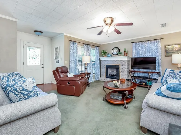 123 W Cayuga Dr, Athens, TX 75751