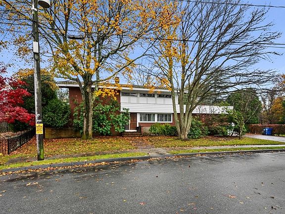 3rd image of 10 Quadrant Rd