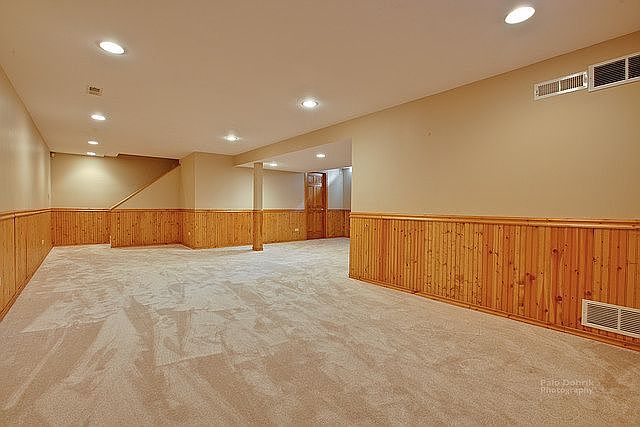 1st image of 468 Chesterfield Ln