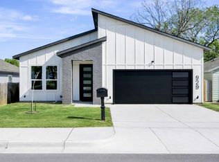 929 E Magnolia Ave, Fort Worth, TX 76104