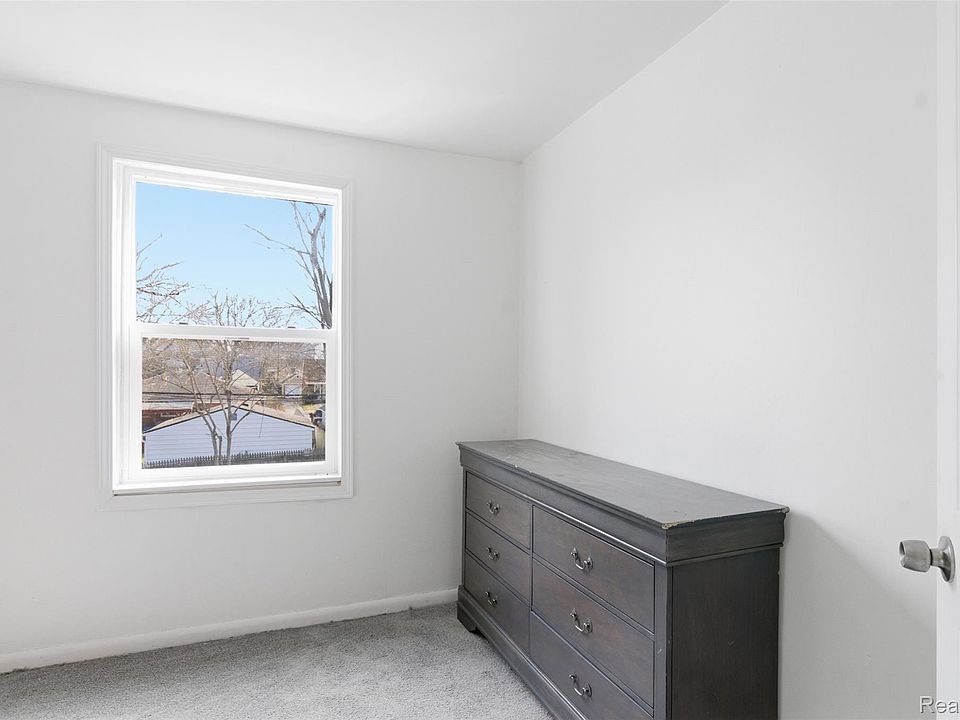 297 Starr Ave, photo 10