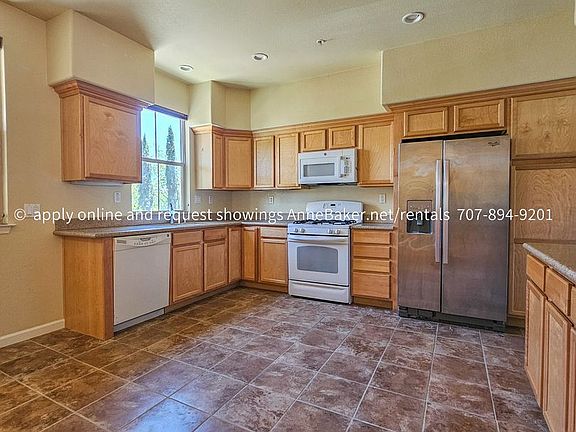 2nd image of 160 Healdsburg Ave Unit E