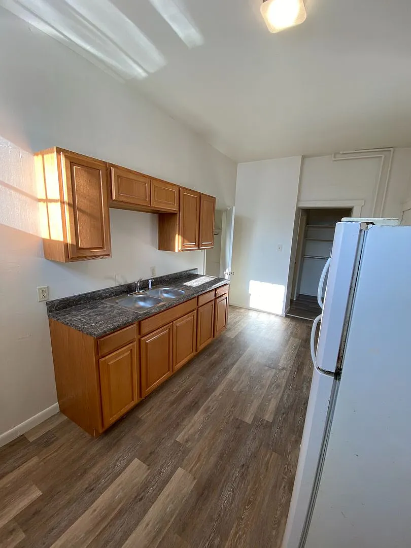 Building Photo - 601 Manor St #603