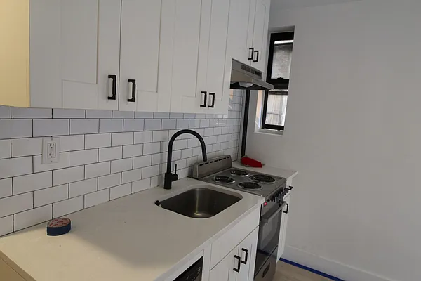 Rented by Bruma Realty LLC | media 25