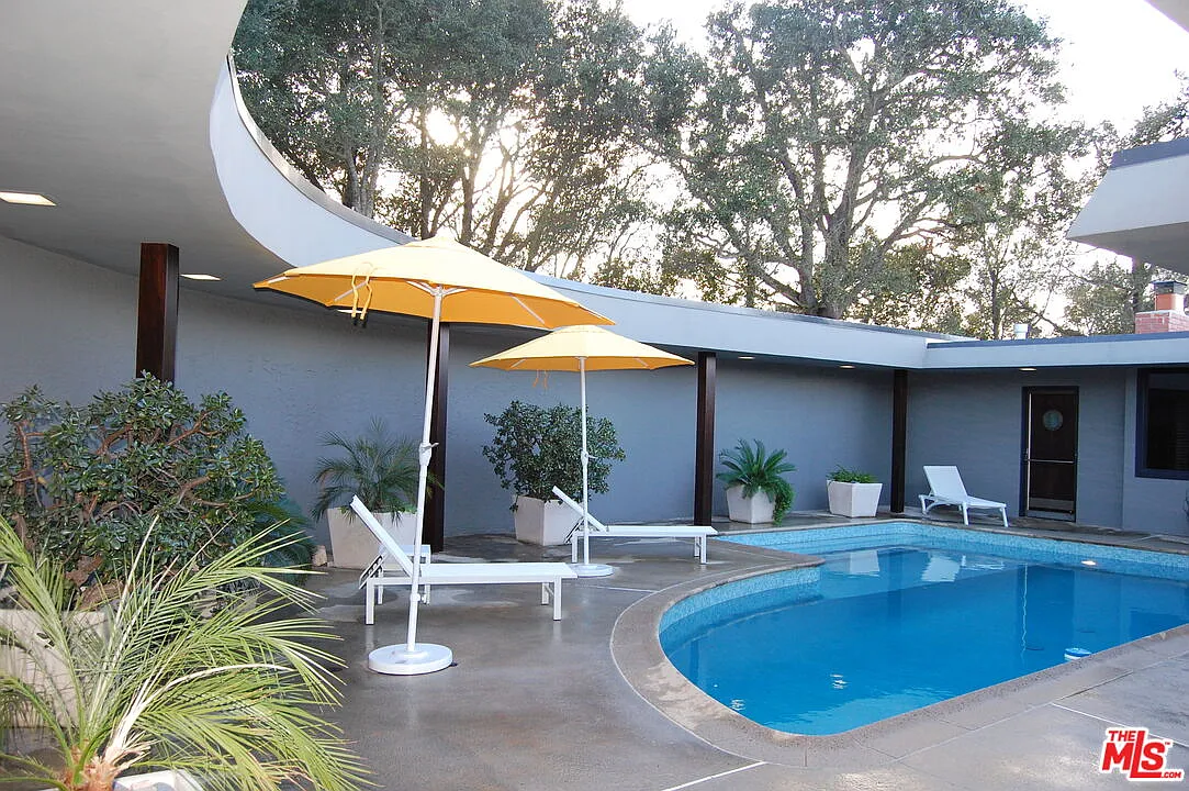 2 bed, 2.5 bath, 2052 sqft, $15,950 — Photo 2