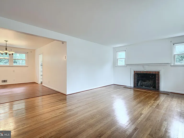 112 Springside Dr — Photo 8