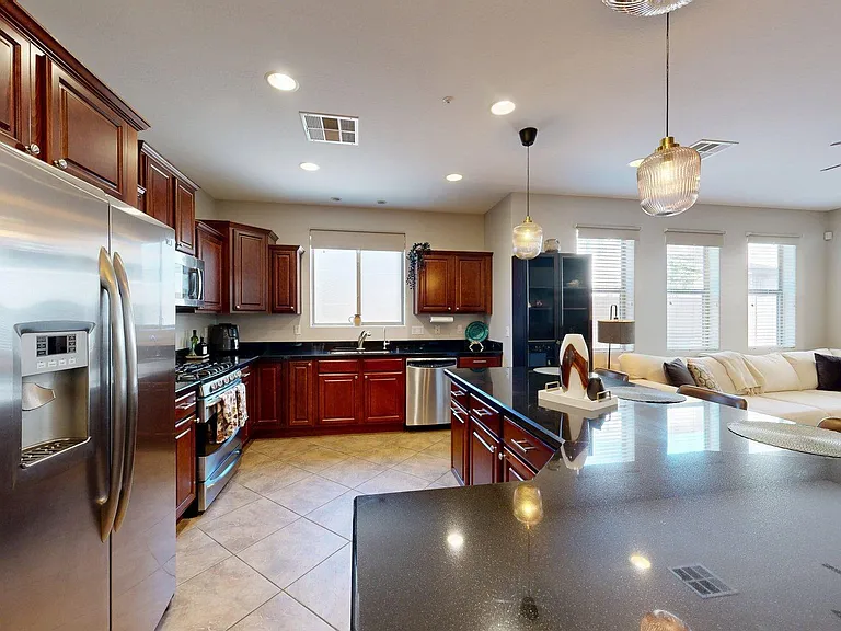 3272 E Meadowview Dr — Photo 8