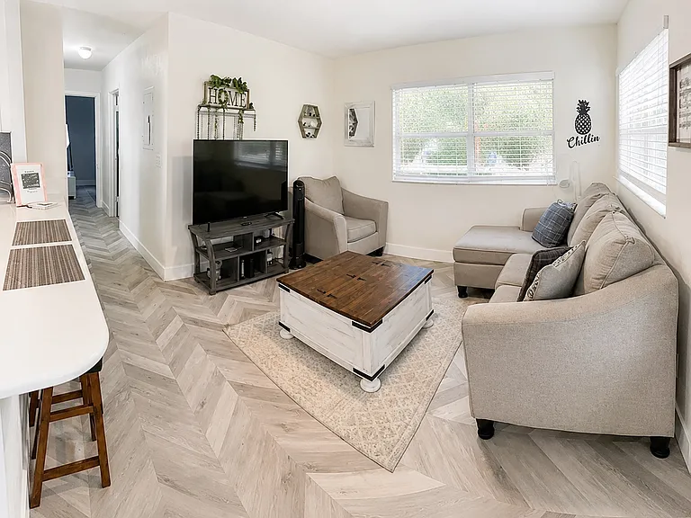 4733 W Wallace Ave — Photo 4