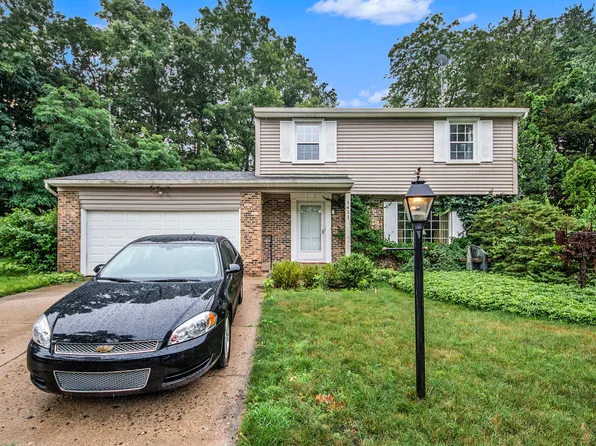 1411 Walwood Ter NE, Grand Rapids, MI 49505