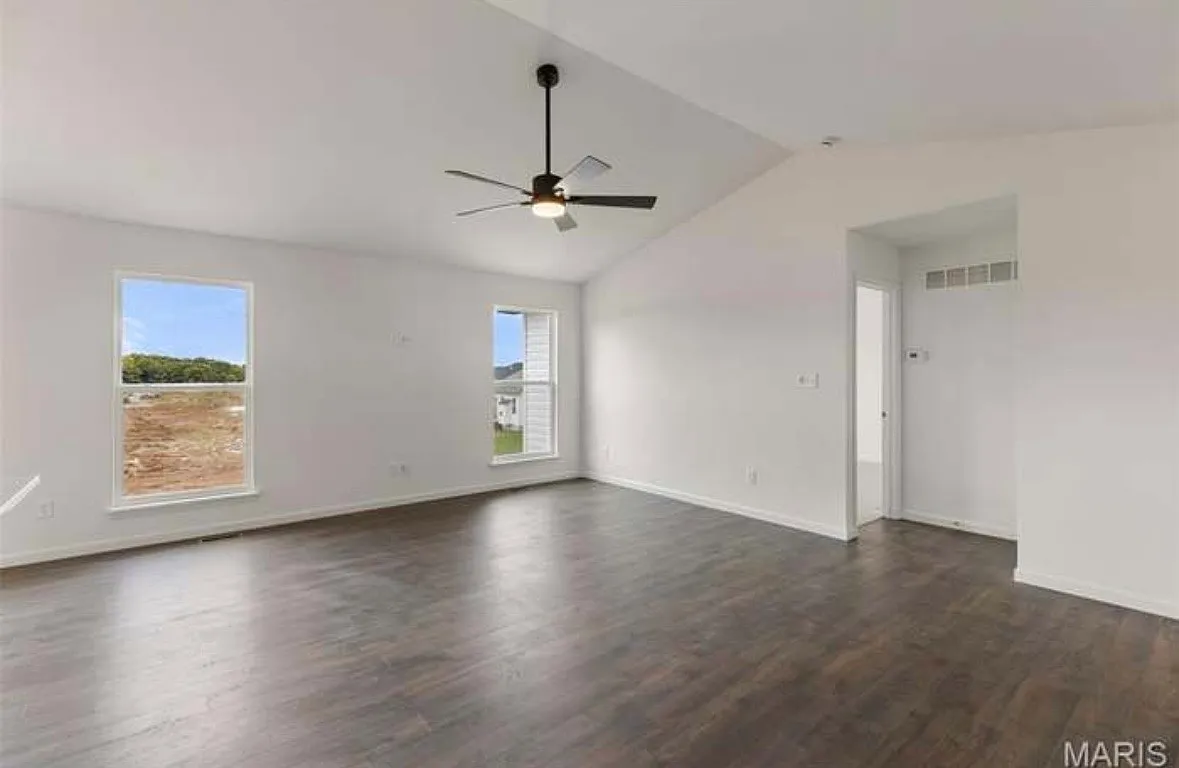 3 bed, 1380 sqft, $2,500 — Photo 3