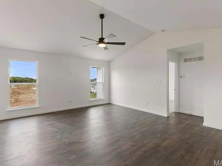 408 Honor Hill Dr — Photo 3