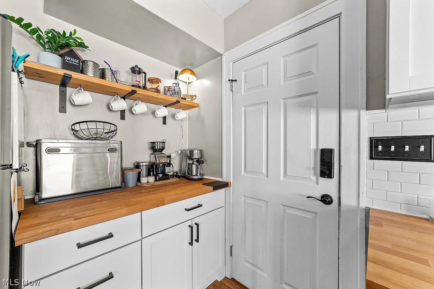 2 bed, 1050 sqft, $1,750 — Photo 3
