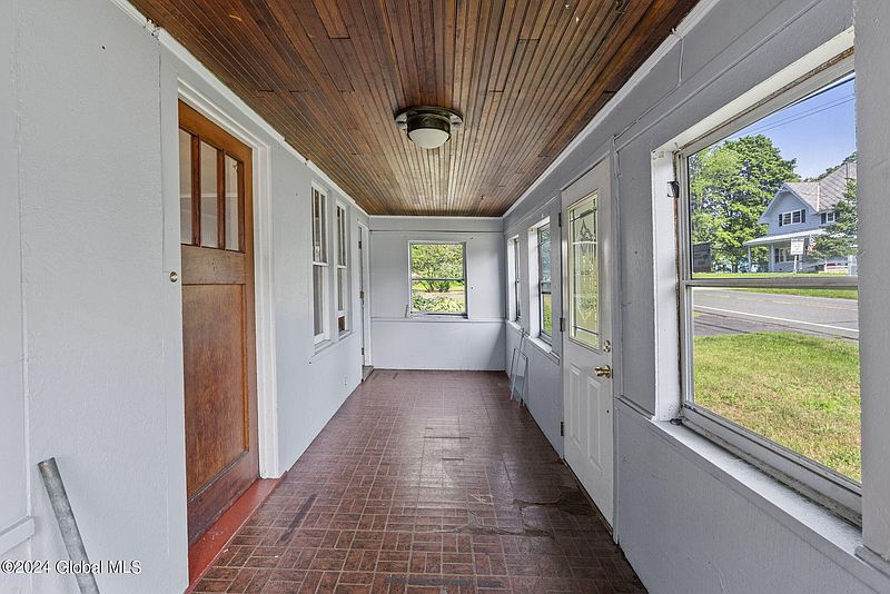 4th image of 210 Menand Road