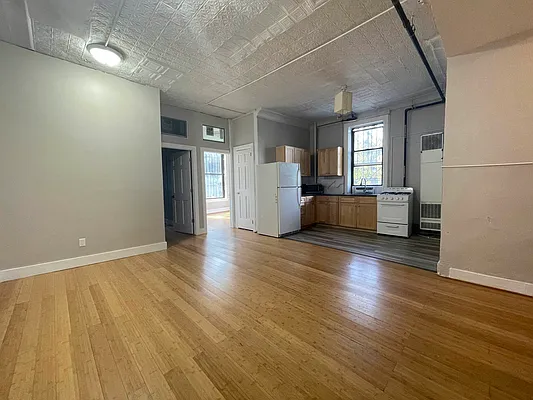 Rented by EXR | media 2