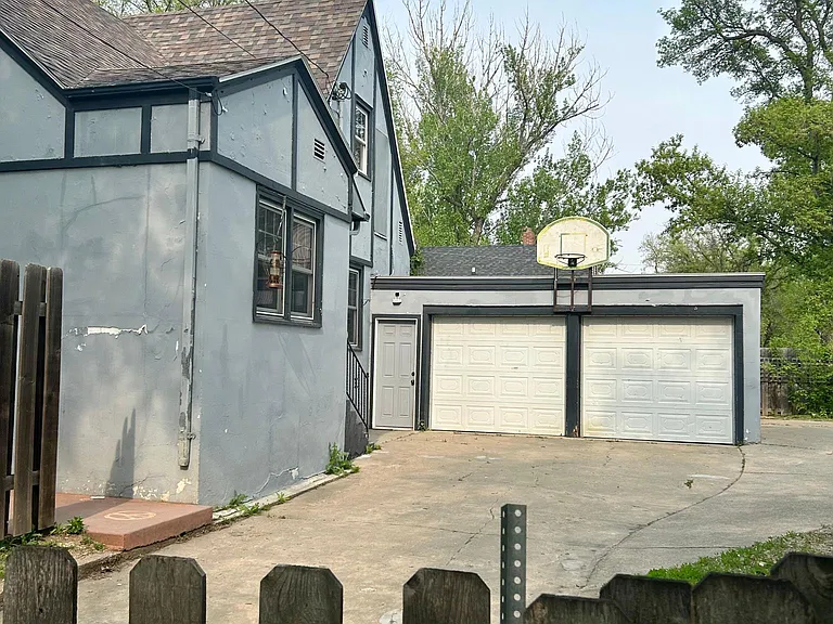 617 1st Ave NW — Photo 31