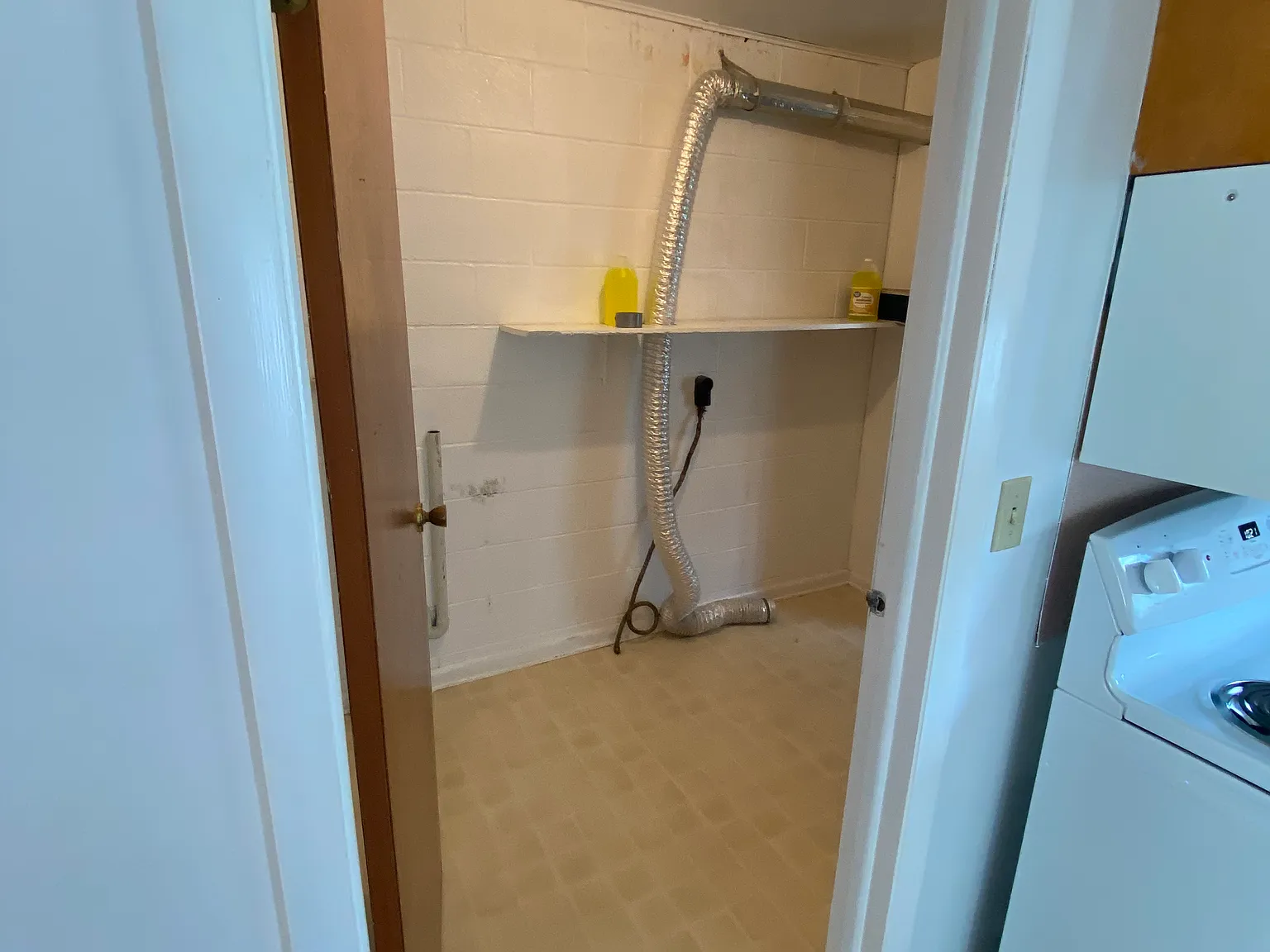 3 bed, 1.5 bath, 1500 sqft, $1,200 — Photo 2