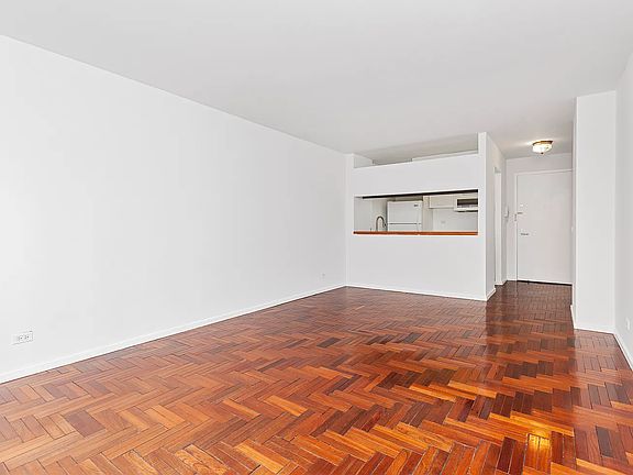 4th image of 2373 Broadway APT 326