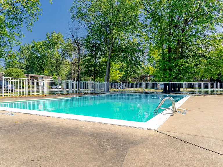 Trenton Place Apartments — Photo 18