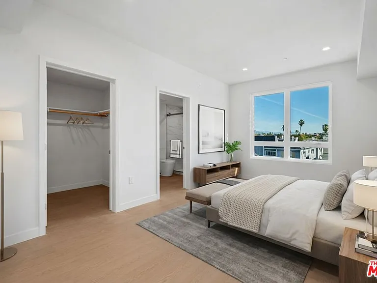 1717 Winona Blvd #204 — Photo 3