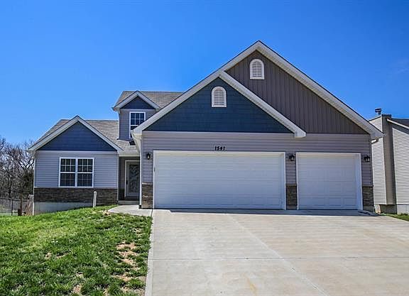 2nd image of 1541 Saint Charles Dr