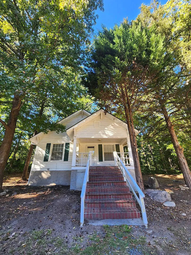 Chapel Hill / 2BR House on HWY 15-501 S — Photo 1