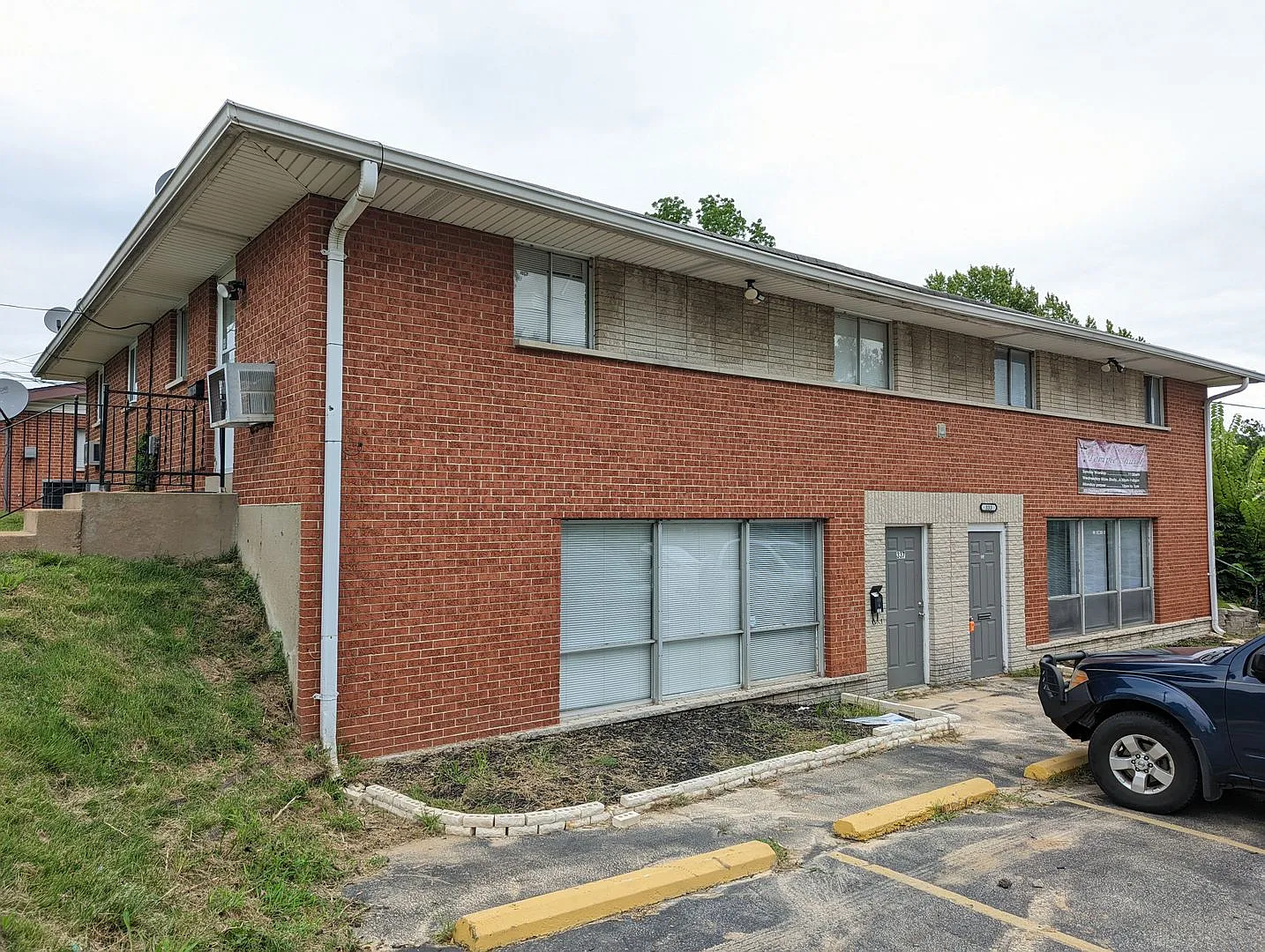 333 Chambers Rd photo 1