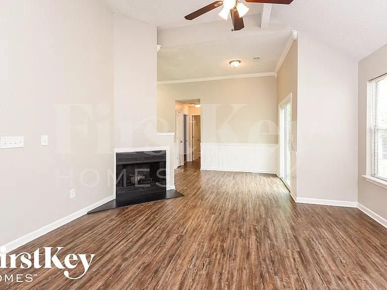 103 Lotus Ct — Photo 4