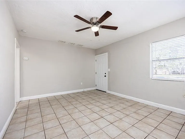 319 NW 16th Ave — Photo 15