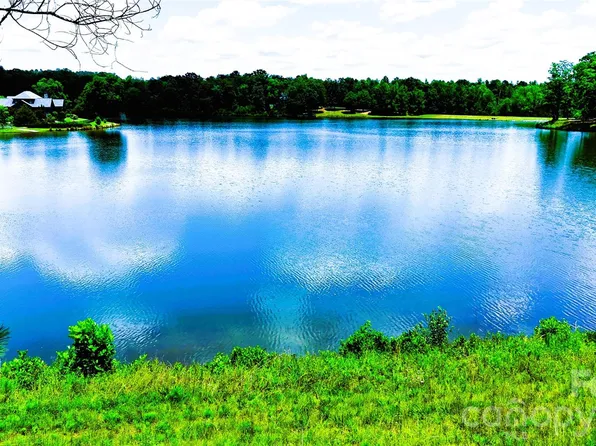 6 Mapleton Ln, Columbus, NC 28722