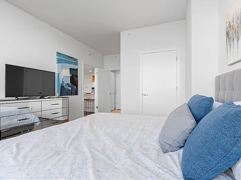 2032 1/2 Hudson St #527 — Photo 17