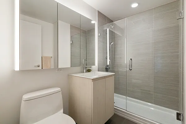 Rented by Greystar | media 8