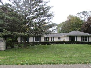 29932 Woodhaven Ln, Southfield, MI