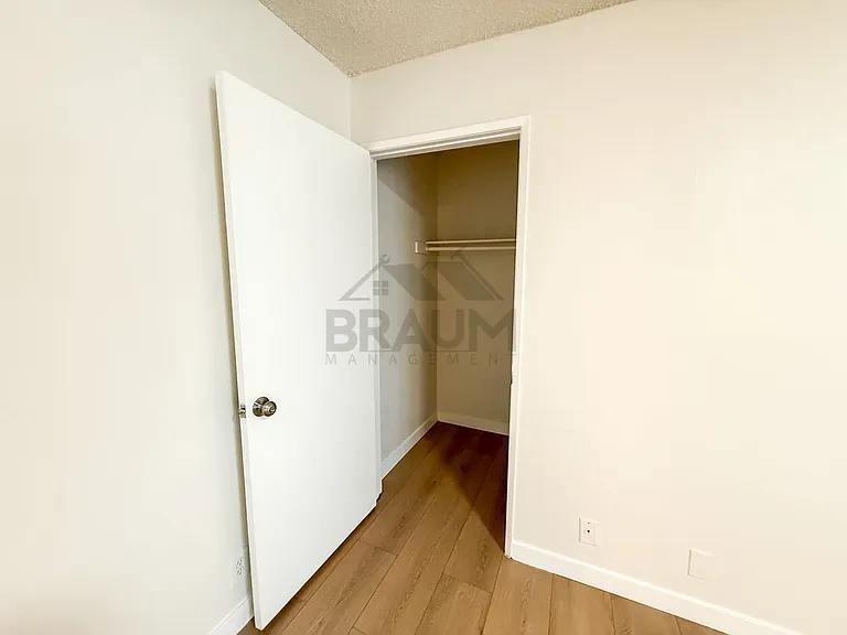 11007 Hartsook St #112 — Photo 15