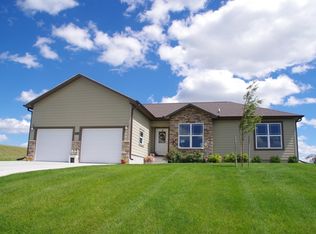 618 Hillcrest Dr, Broken Bow, NE 68822