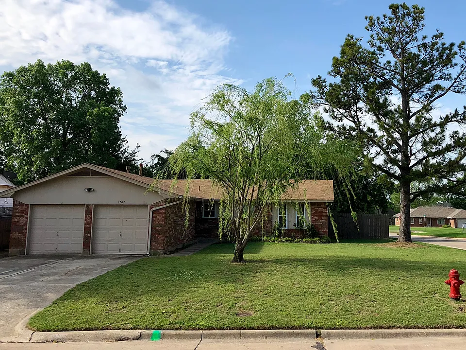1702 Village Dr