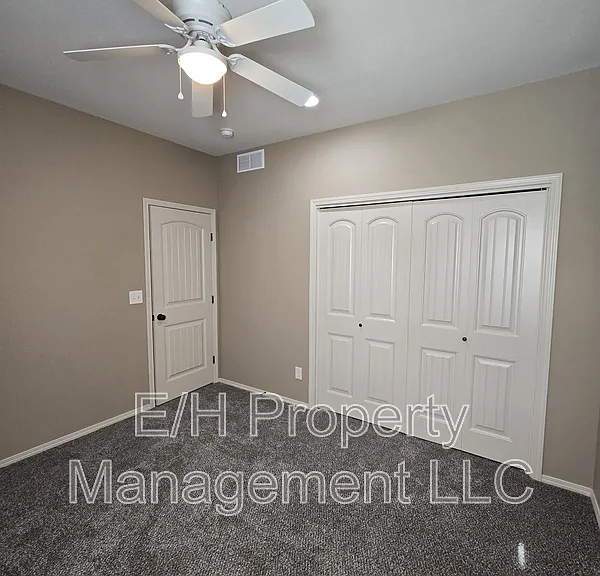 2146 N Woodlawn Blvd — Photo 36