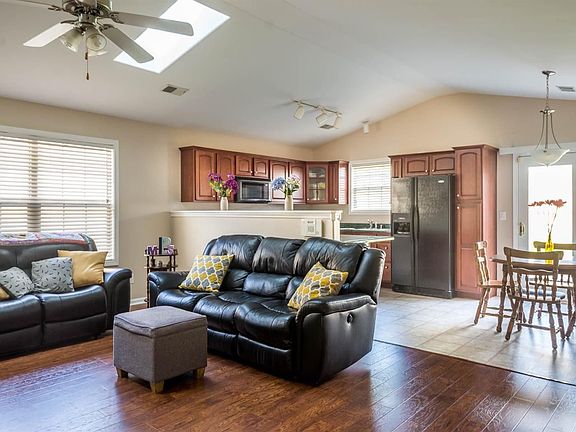 2nd image of 176 Blue Heron Pl